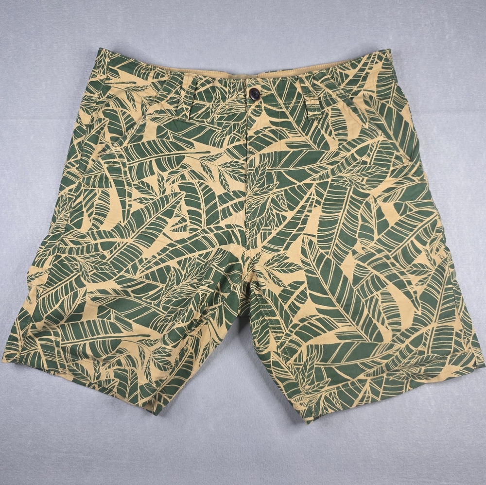 Roebuck & Co. Flat Front Short Modern Fit Men's Size 34 Green Tan